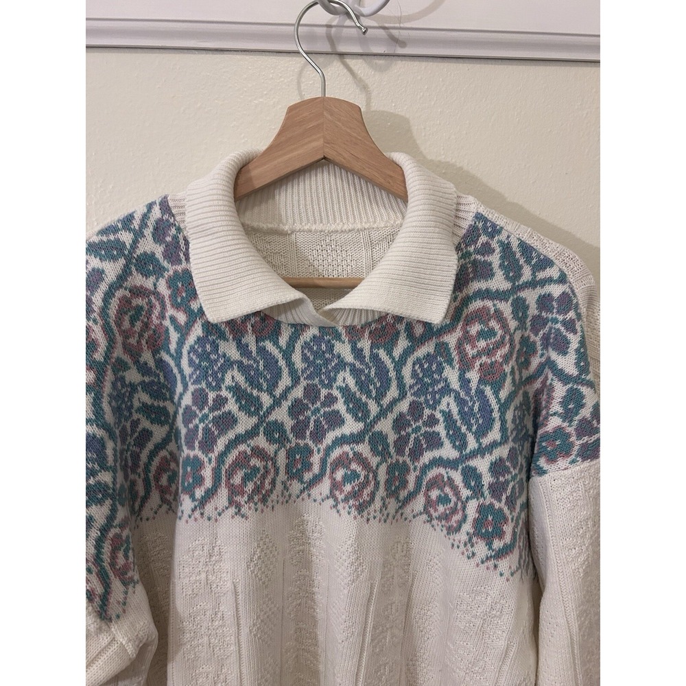 Vintage Collared White Sweater With Design Made In The USA‎ - Picture 2 of 11